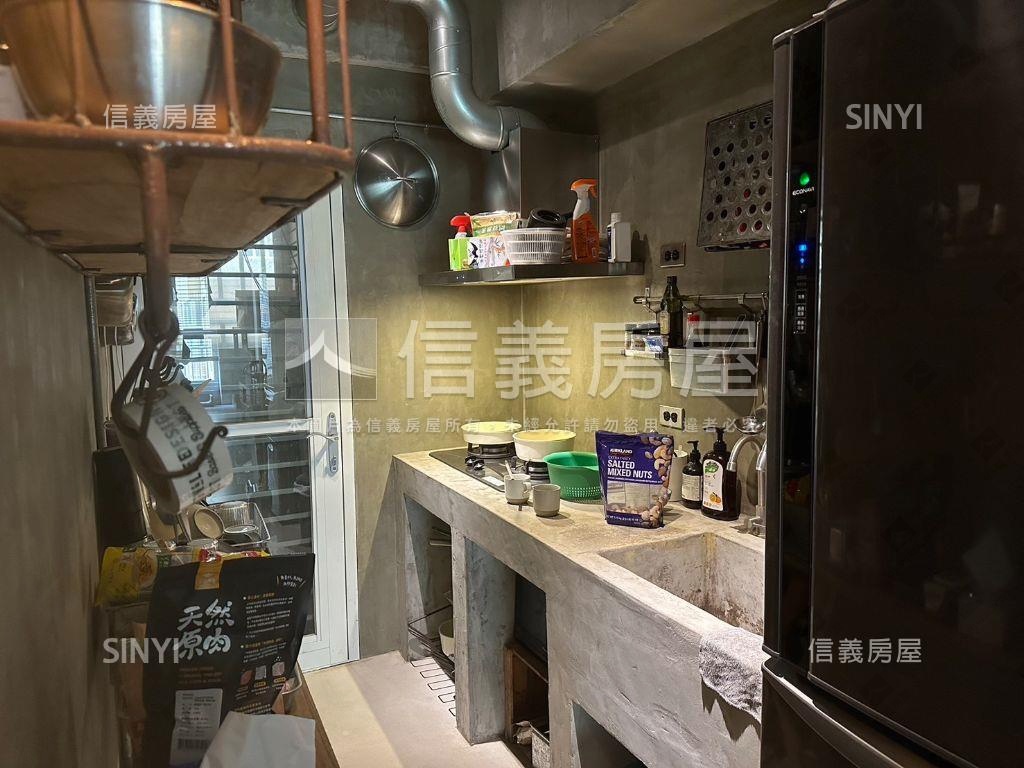ＭＭ２１樹梢戶三房有車位房屋室內格局與周邊環境