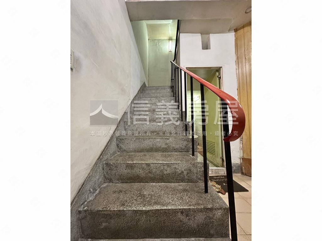邊間大地坪透天房屋室內格局與周邊環境