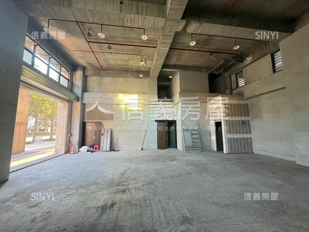 藝文核心麥當勞旁面寬店面房屋室內格局與周邊環境