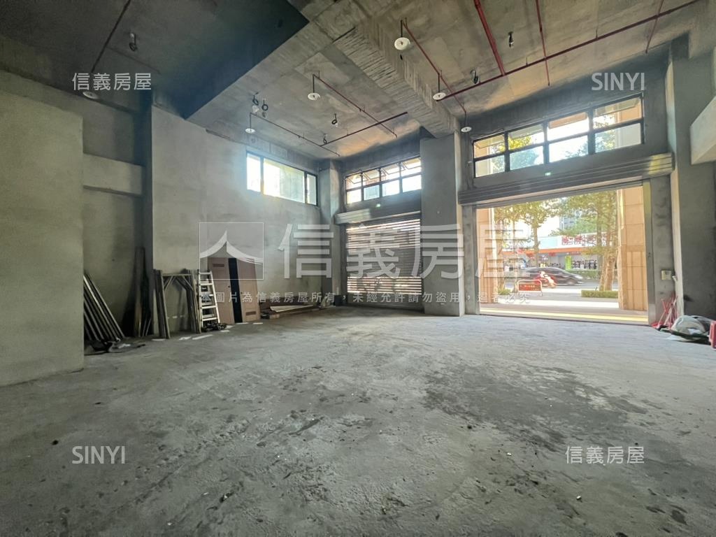 藝文核心麥當勞旁面寬店面房屋室內格局與周邊環境