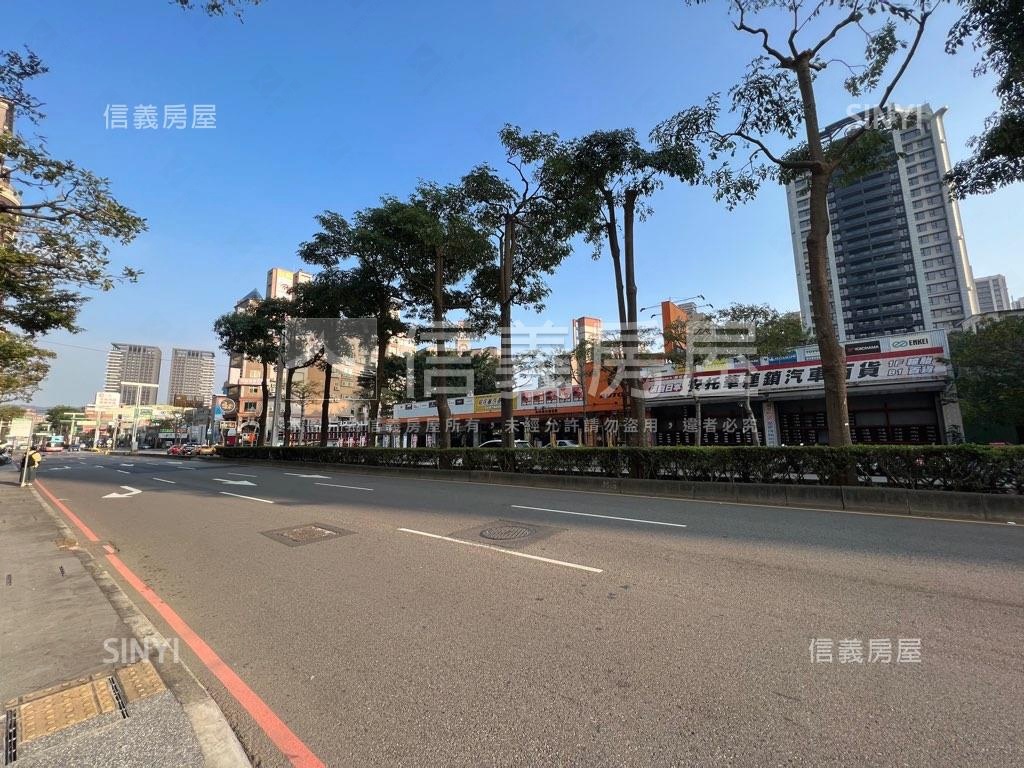 藝文核心麥當勞旁面寬店面房屋室內格局與周邊環境