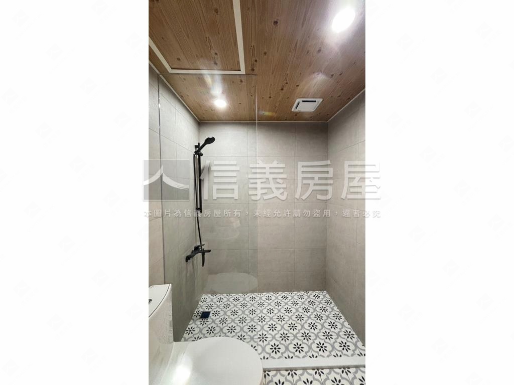 近捷運美妝精品兩房房屋室內格局與周邊環境