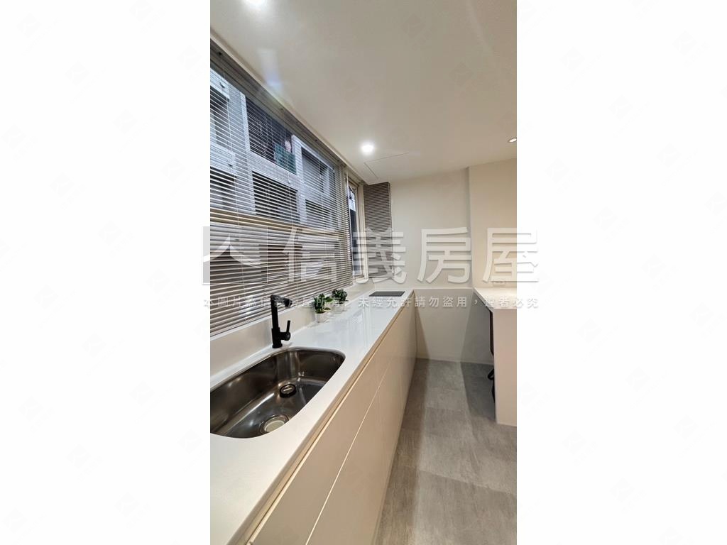 近捷運美妝精品兩房房屋室內格局與周邊環境