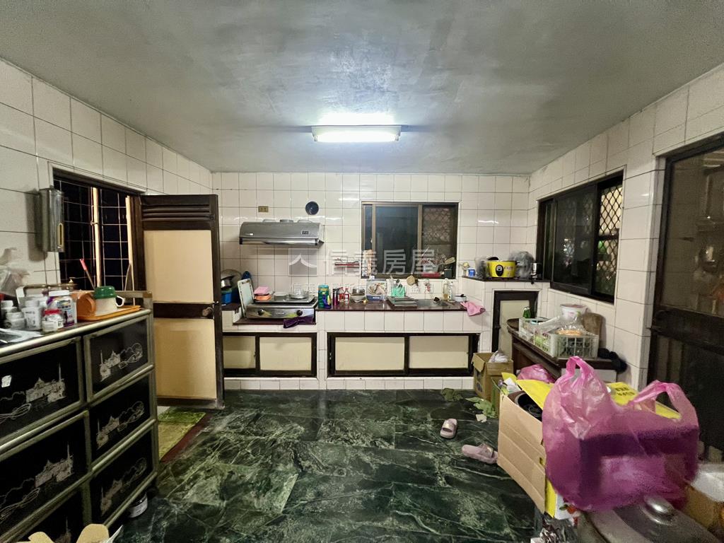 近高餐靜謐透天宅房屋室內格局與周邊環境