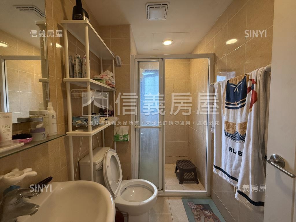 專任哈佛日出山景衛浴開窗房屋室內格局與周邊環境