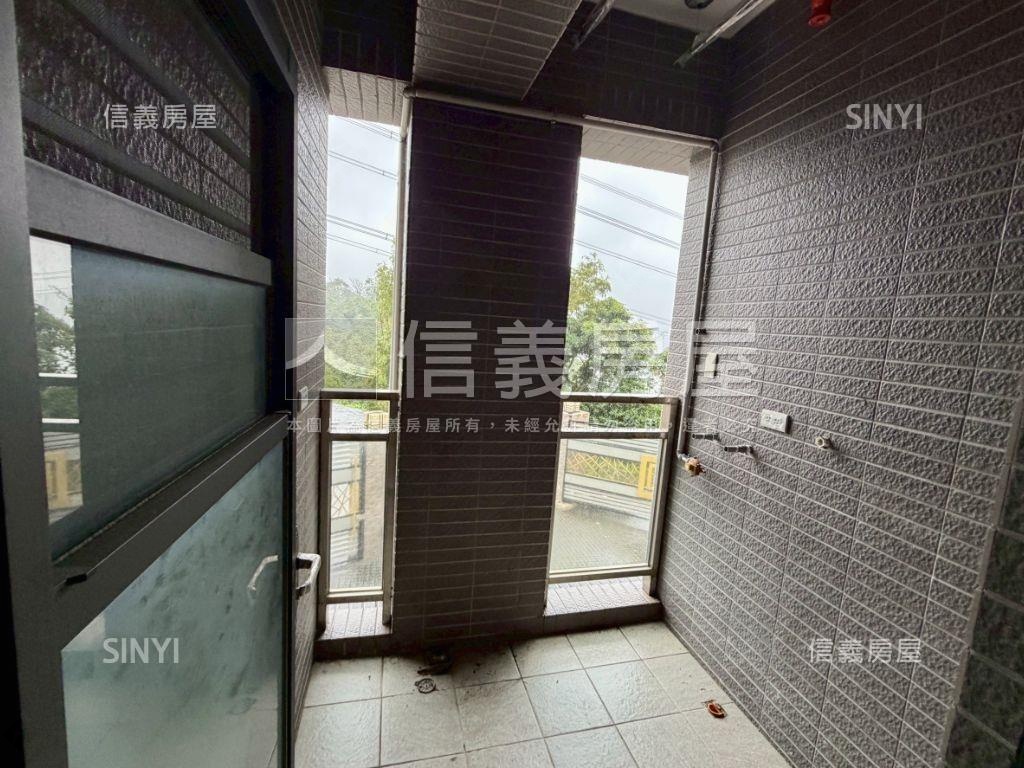 文山苑綠意大３房車位房屋室內格局與周邊環境