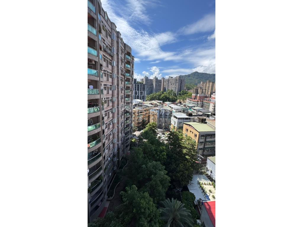 公崙華城三房坡平車位房屋室內格局與周邊環境