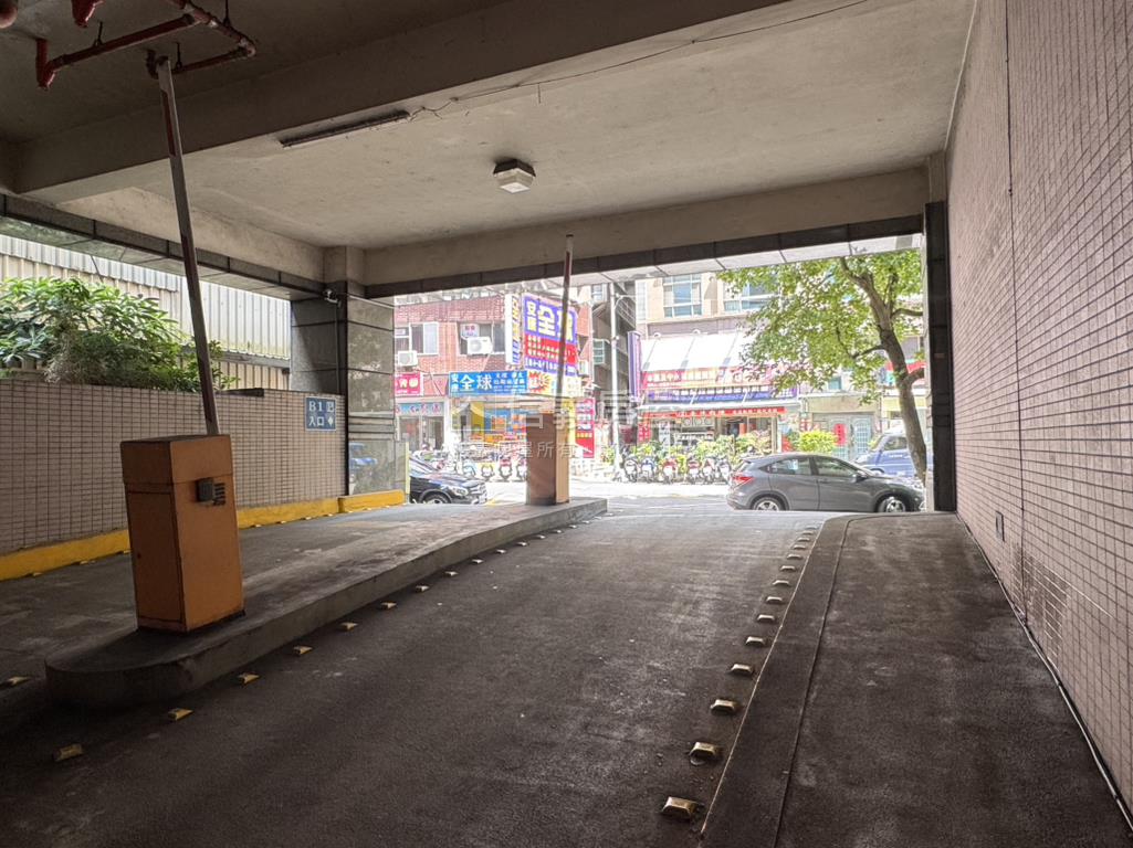 公崙華城三房坡平車位房屋室內格局與周邊環境