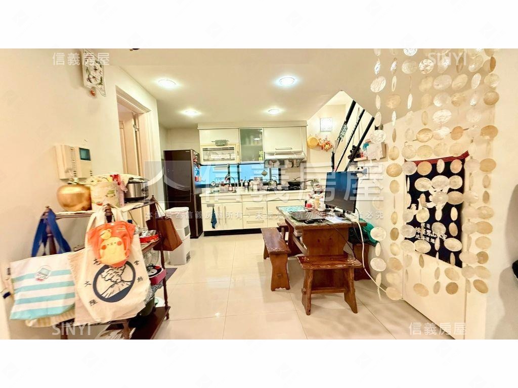 雙衛浴開窗｜圓家華首購宅房屋室內格局與周邊環境