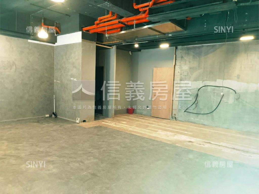 新生北皇宮一樓寬店面房屋室內格局與周邊環境