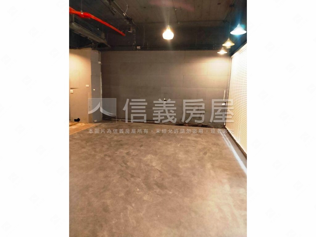 新生北皇宮一樓寬店面房屋室內格局與周邊環境