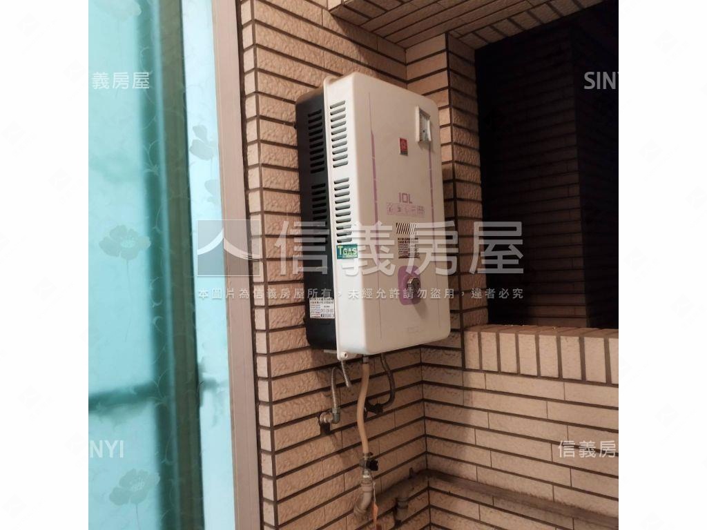 左營夏威夷採光三房平車房屋室內格局與周邊環境