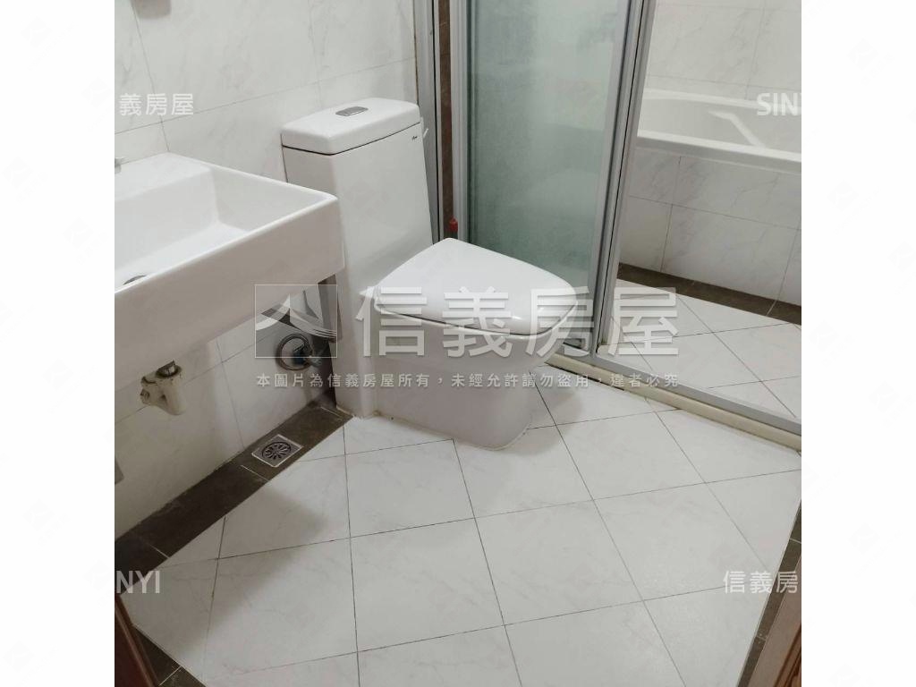 左營夏威夷採光三房平車房屋室內格局與周邊環境