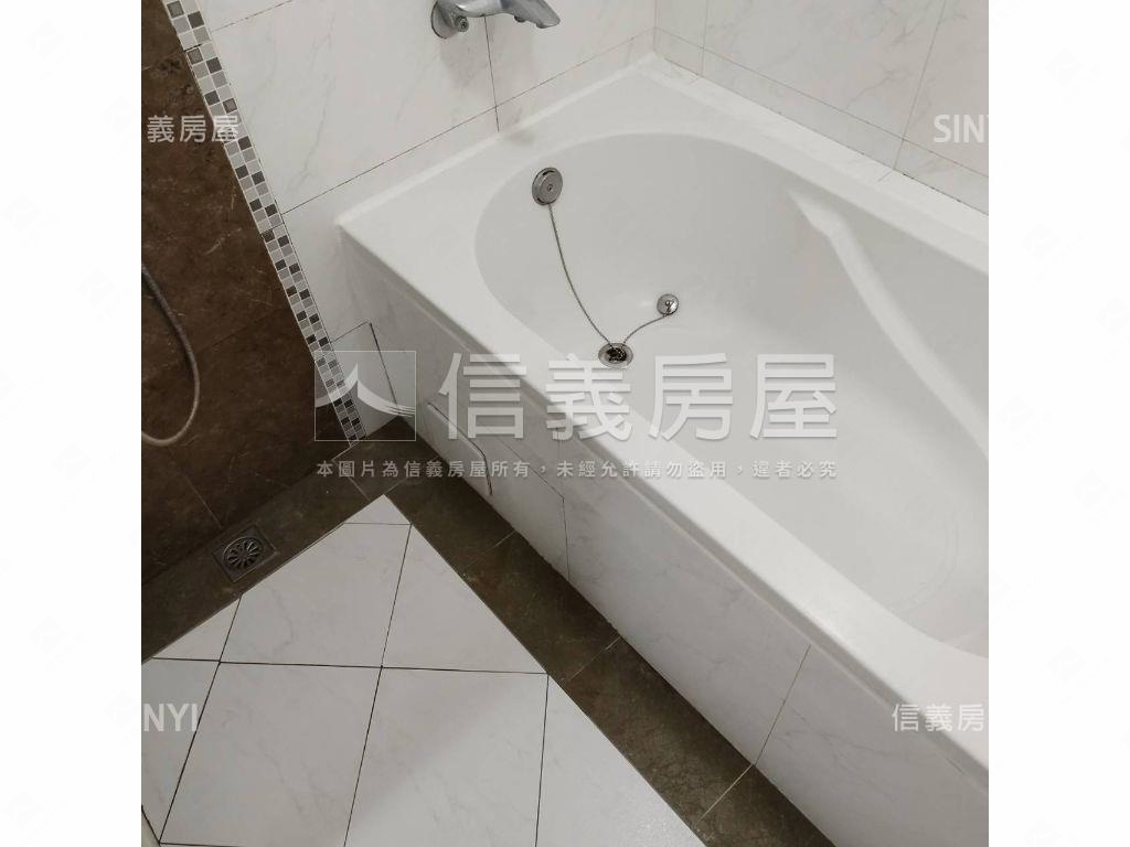 左營夏威夷採光三房平車房屋室內格局與周邊環境