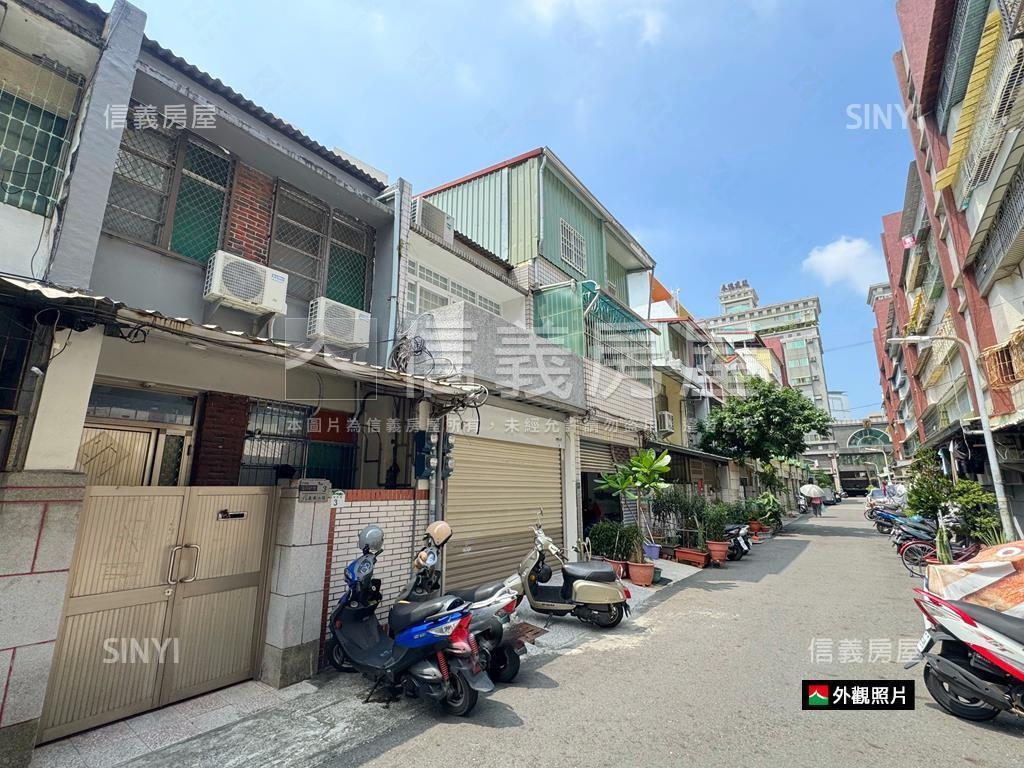 大遠百商圈，整新車庫透天房屋室內格局與周邊環境
