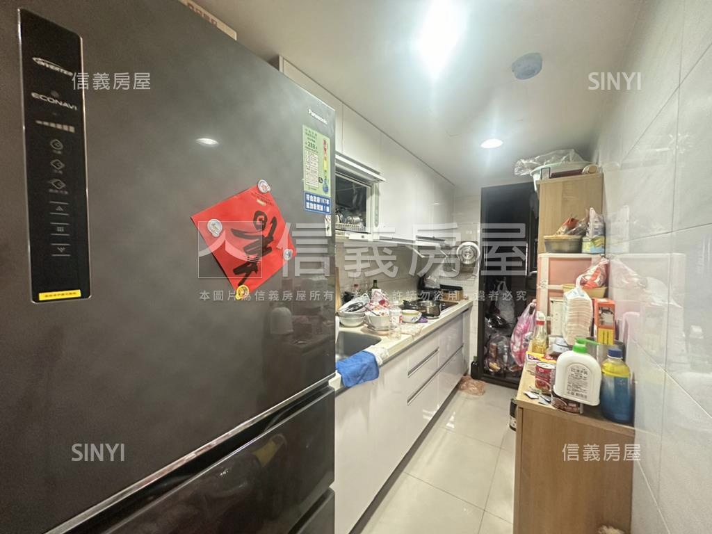 八擴商圈標準３房車位房屋室內格局與周邊環境