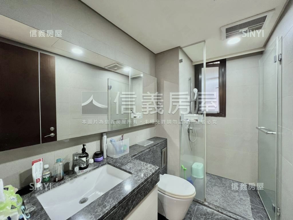 八期登陽稀有露臺大戶房屋室內格局與周邊環境