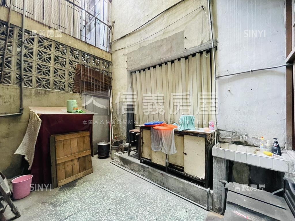 正林森路大面寬臨路金店面房屋室內格局與周邊環境