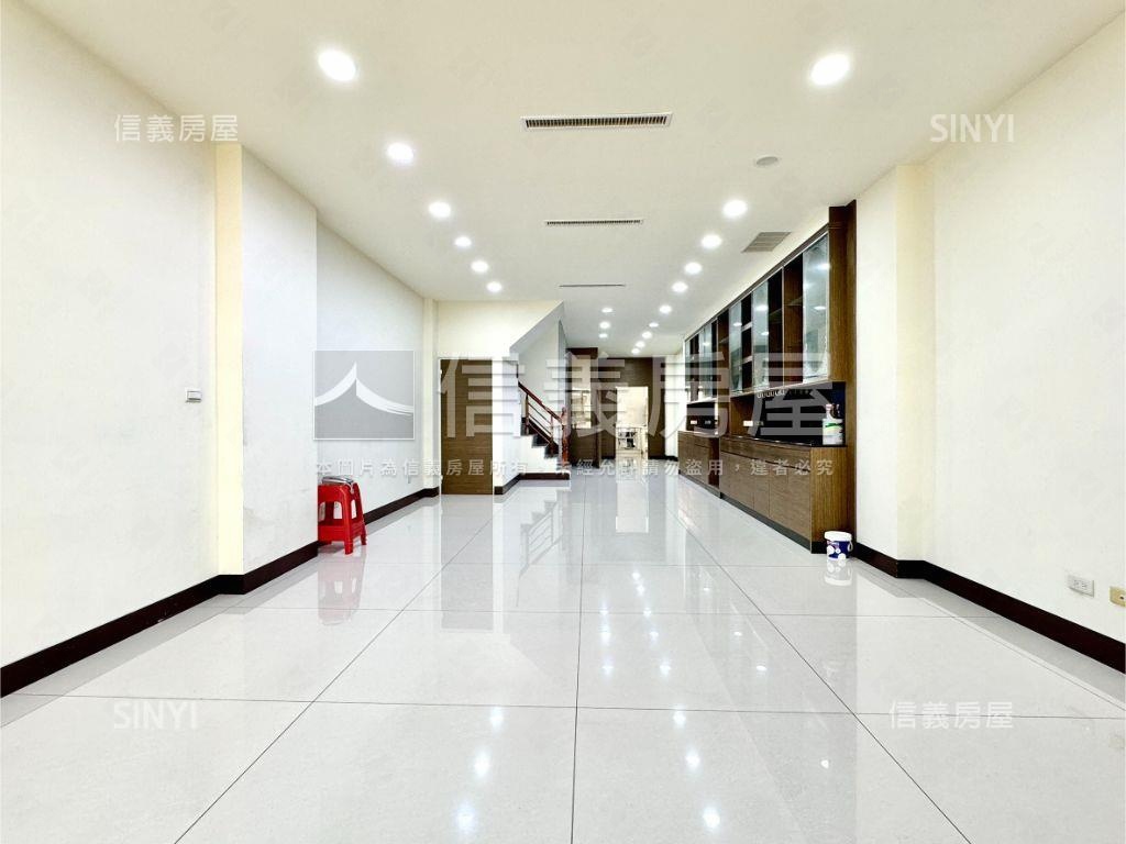 仁武正路賺錢電梯透店房屋室內格局與周邊環境
