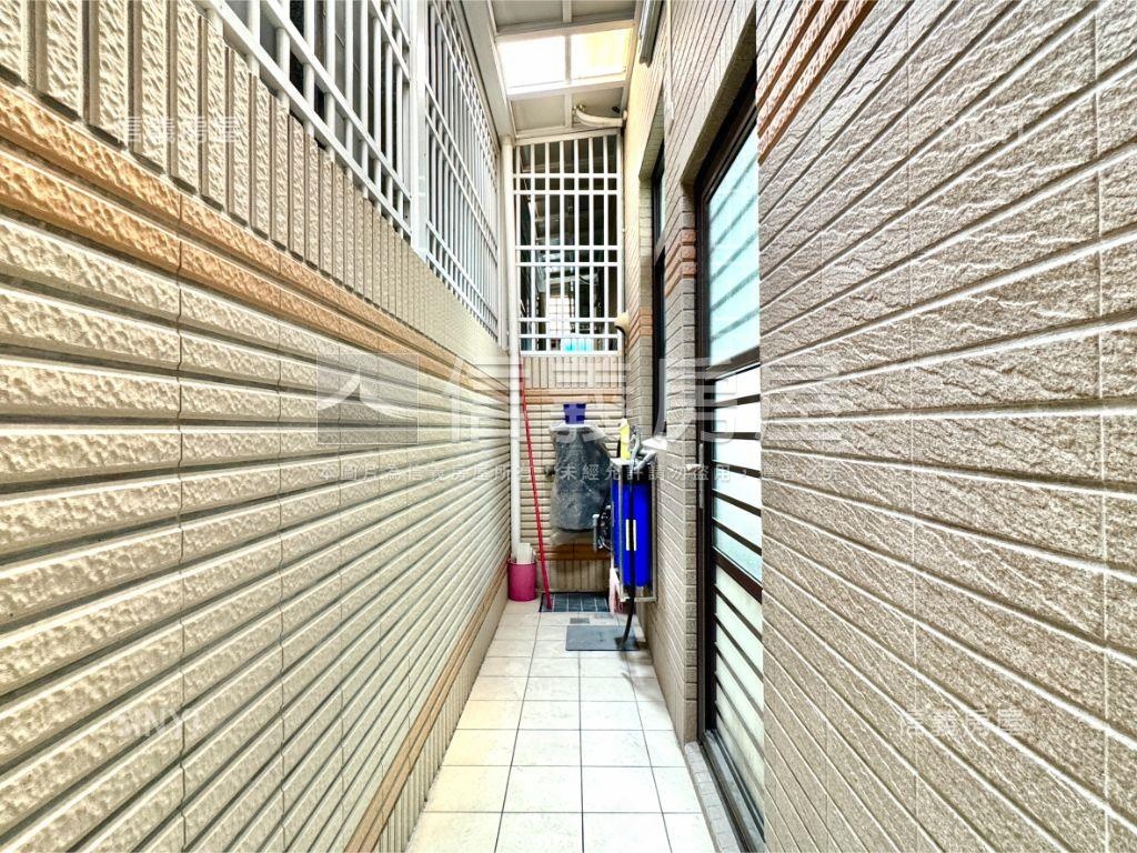 仁武正路賺錢電梯透店房屋室內格局與周邊環境