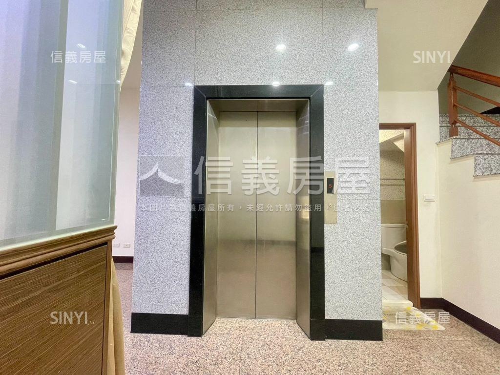 仁武正路賺錢電梯透店房屋室內格局與周邊環境