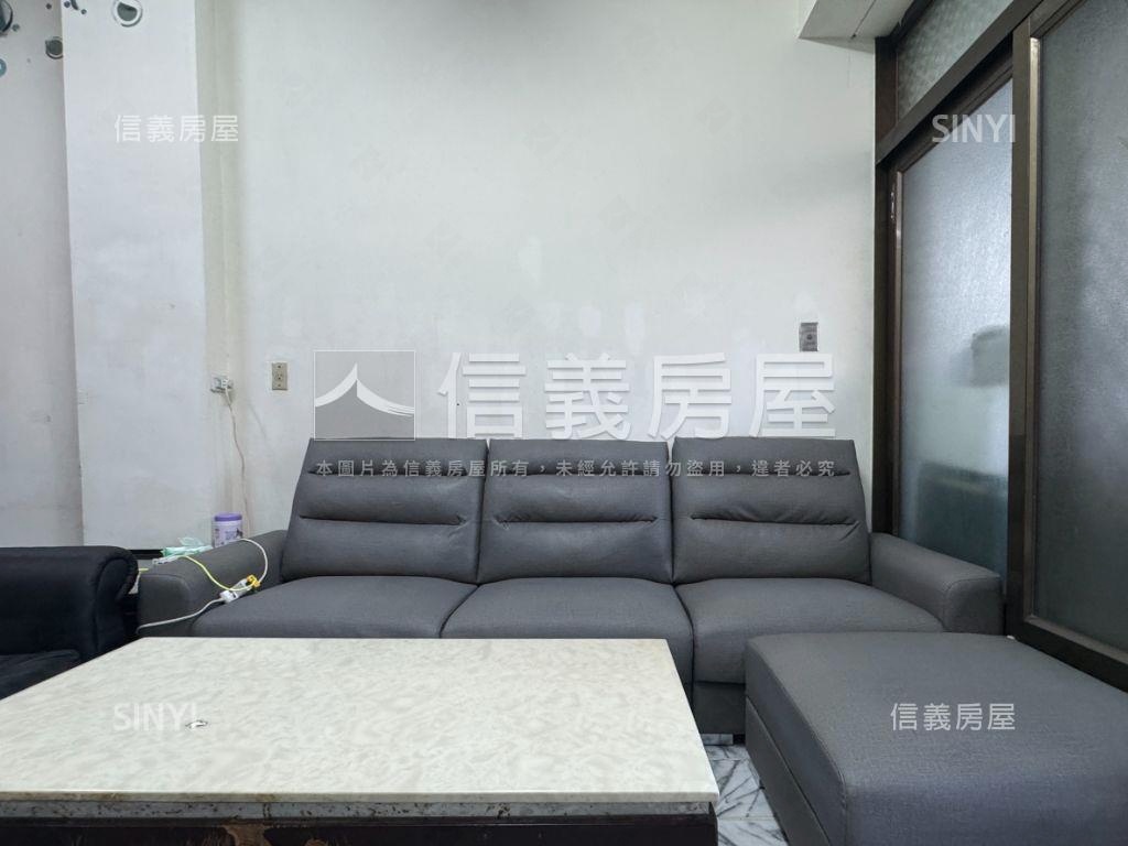 近捷運＆台鐵五房騎樓店住房屋室內格局與周邊環境