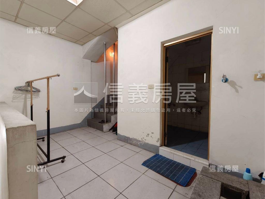 瑞隆商圈正街方便停車透天房屋室內格局與周邊環境