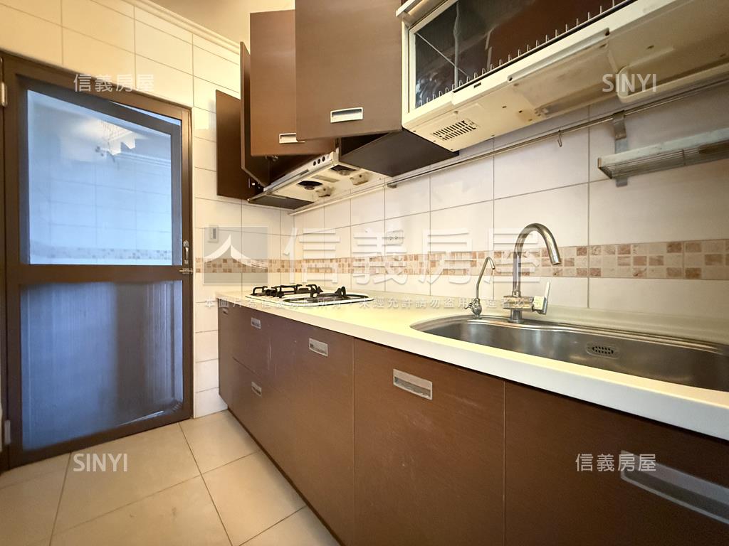 亞灣質感高樓採光三房車位房屋室內格局與周邊環境