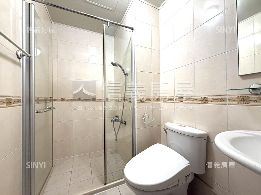 亞灣質感高樓採光三房車位房屋室內格局與周邊環境