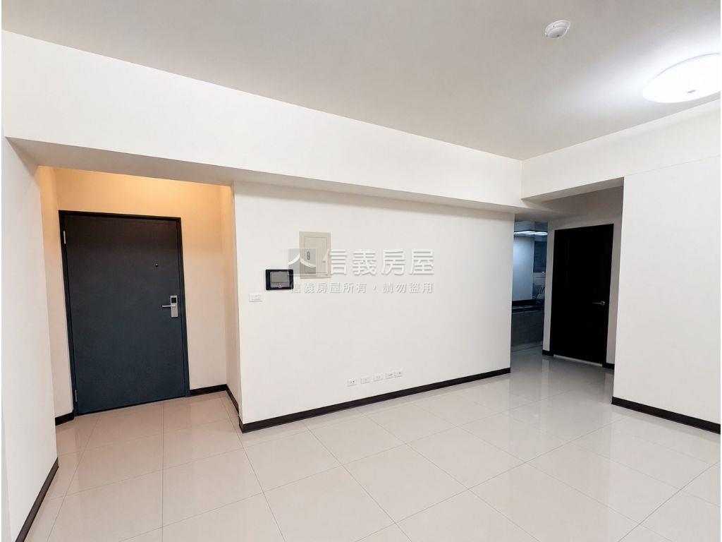 菁英典藏９Ｆ兩房房屋室內格局與周邊環境