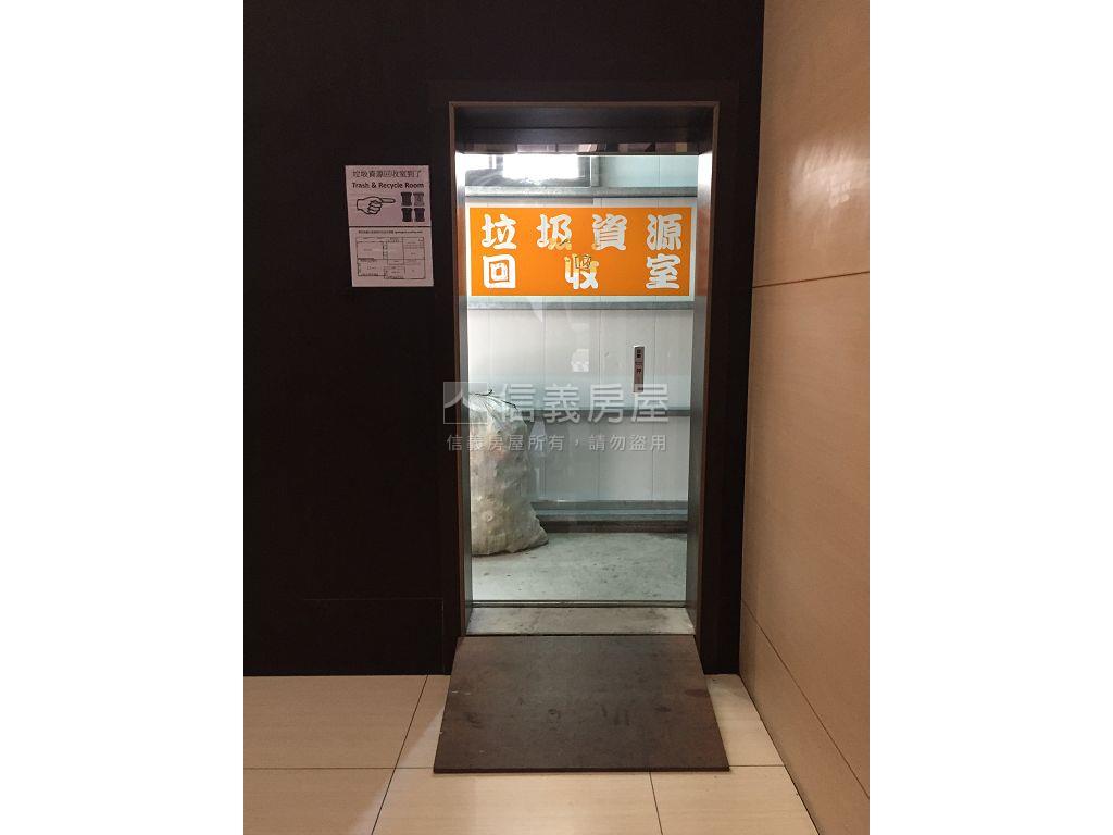 菁英典藏９Ｆ兩房房屋室內格局與周邊環境