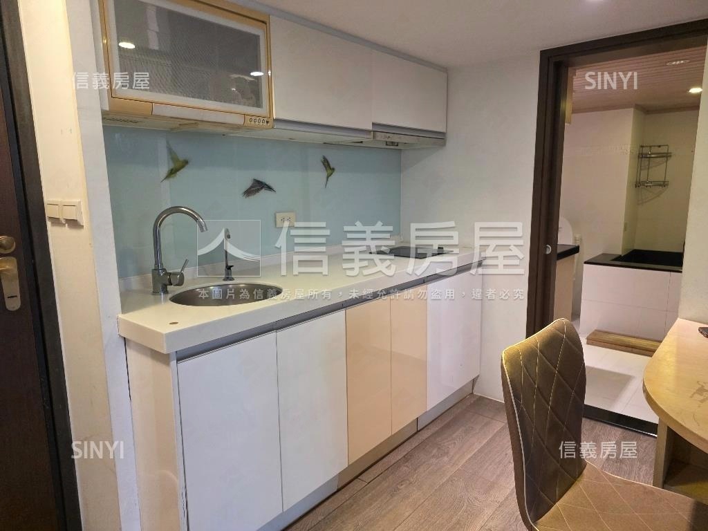 信義翡麗邊間１２樓房屋室內格局與周邊環境