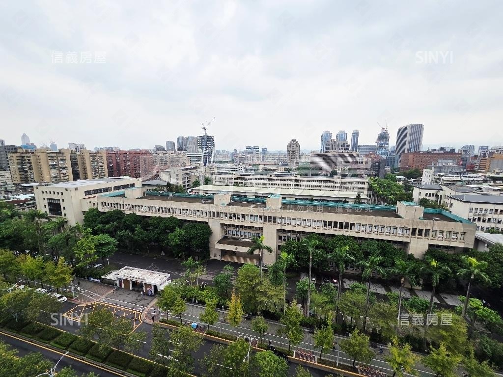 信義翡麗邊間１２樓房屋室內格局與周邊環境