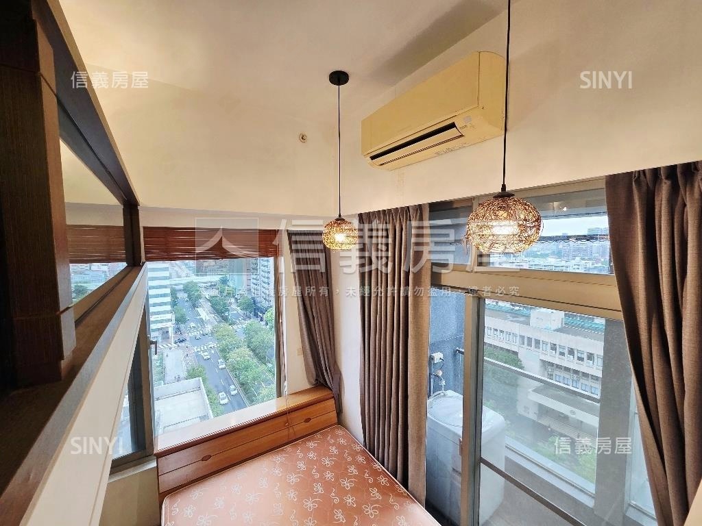 信義翡麗邊間１２樓房屋室內格局與周邊環境