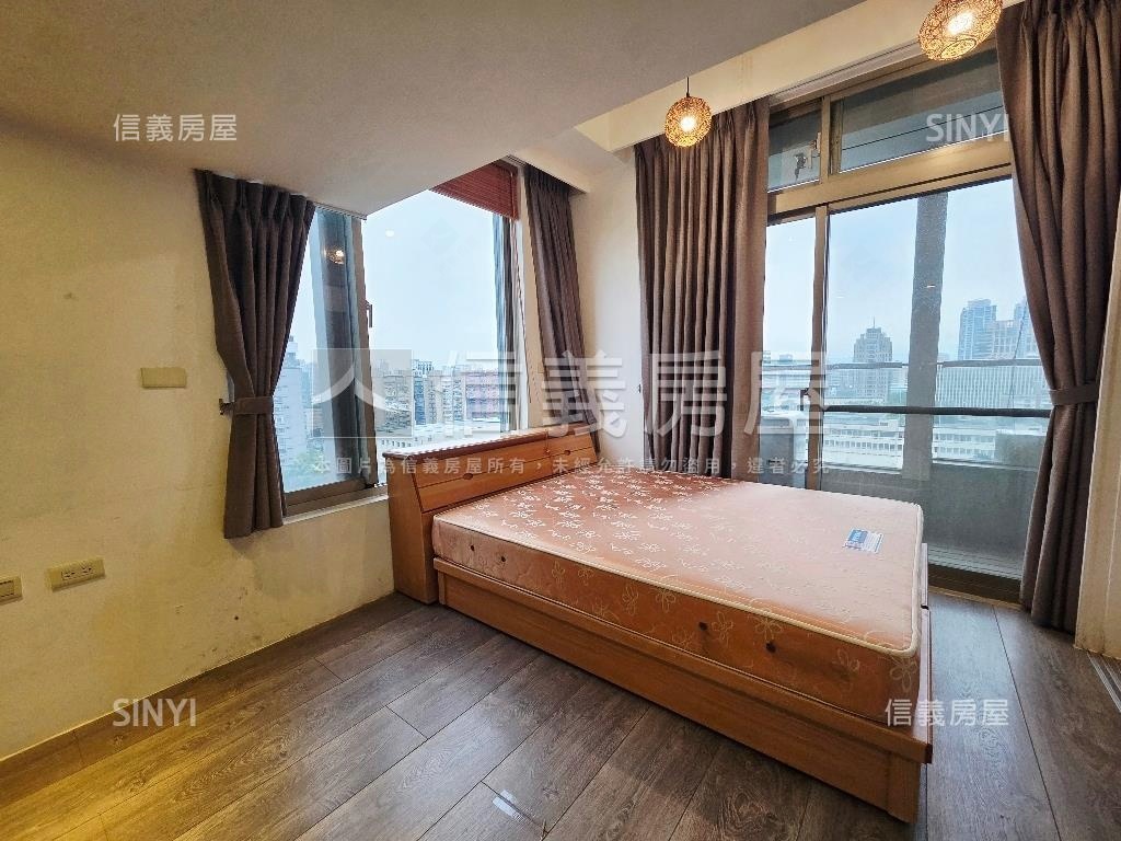 信義翡麗邊間１２樓房屋室內格局與周邊環境