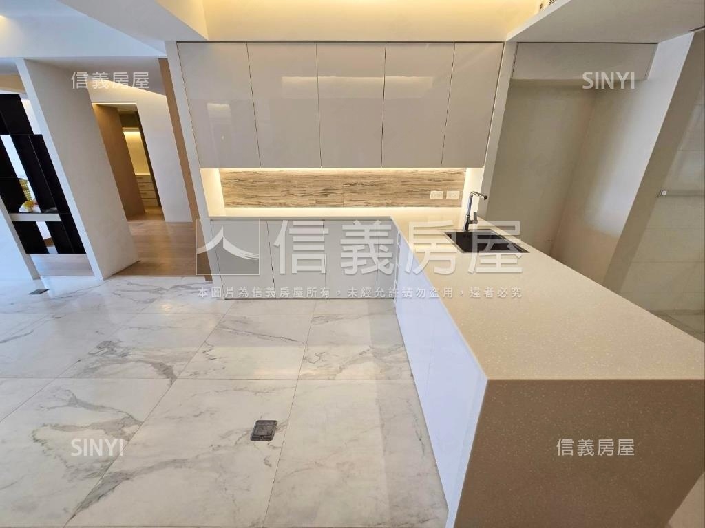 公園旁綠意方正邊間大四房房屋室內格局與周邊環境