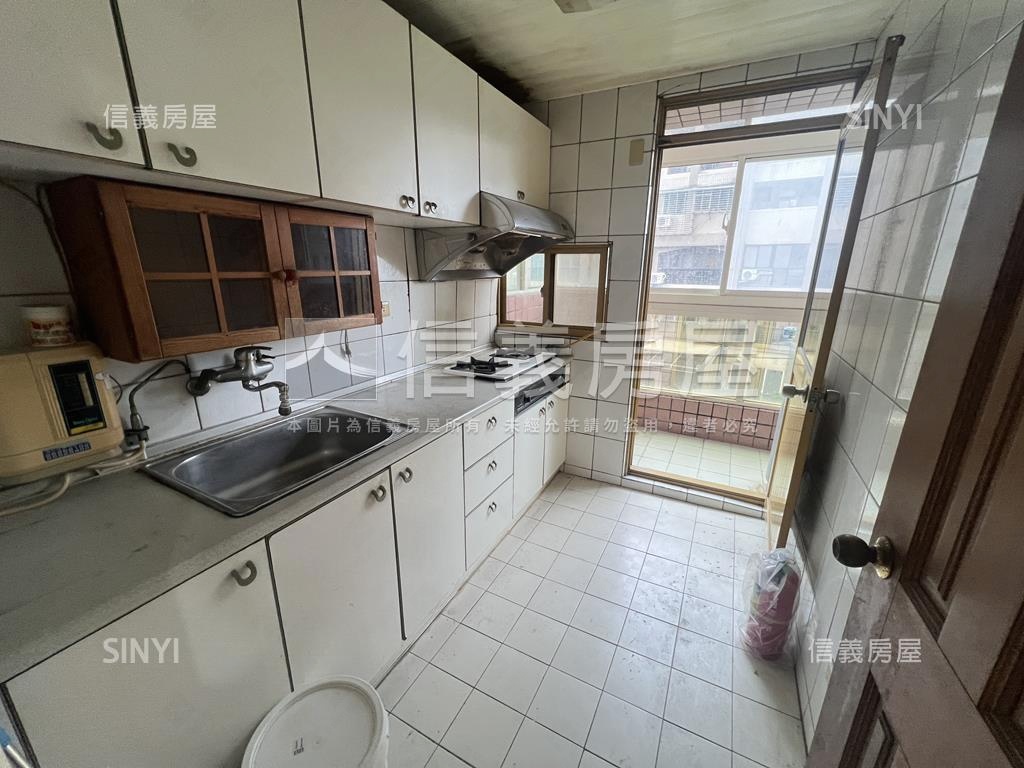 海岸新都三房車房屋室內格局與周邊環境