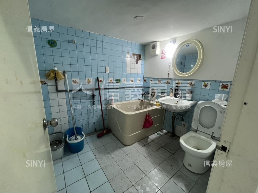 中港商圈熱鬧金店房屋室內格局與周邊環境