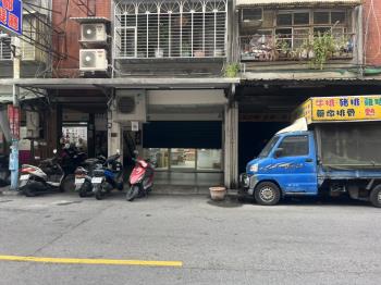 中港商圈熱鬧金店