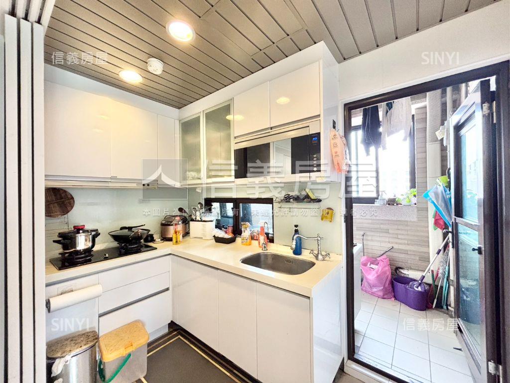 雷諾瓦經典四房雙主臥房屋室內格局與周邊環境