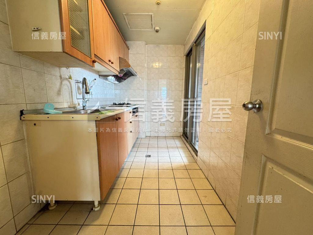 近未來捷運轉運站風景宅房屋室內格局與周邊環境