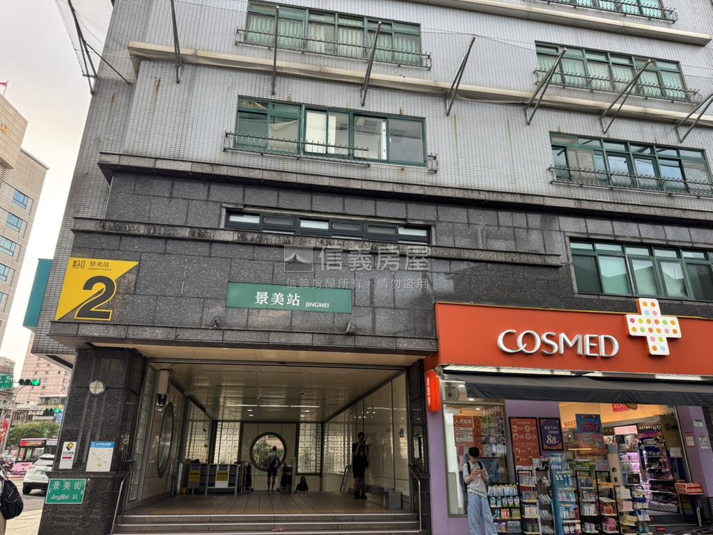 愛買二樓攤位房屋室內格局與周邊環境