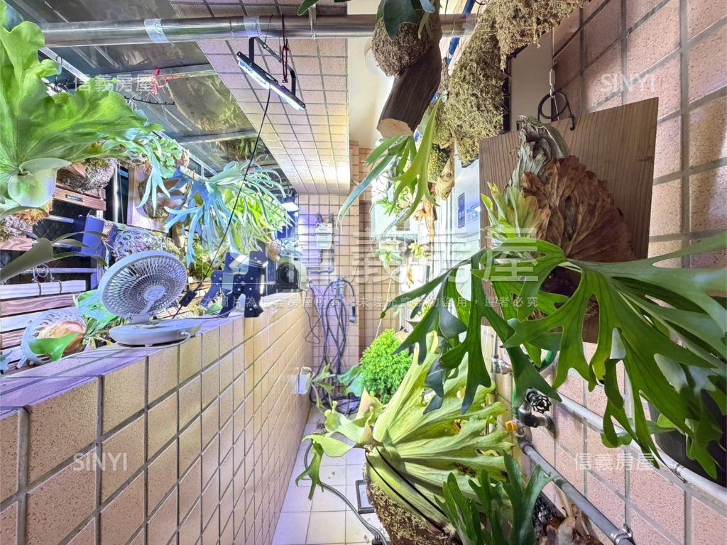 台北麗京三房有車位。綠園房屋室內格局與周邊環境