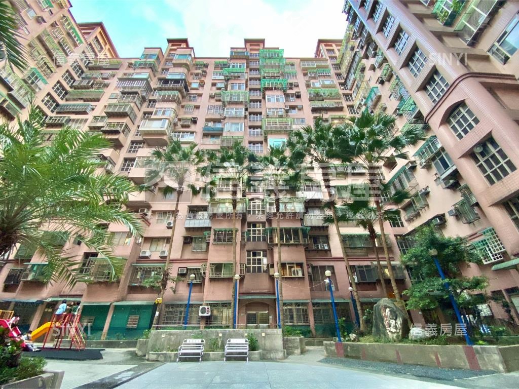 台北麗京三房有車位。綠園房屋室內格局與周邊環境