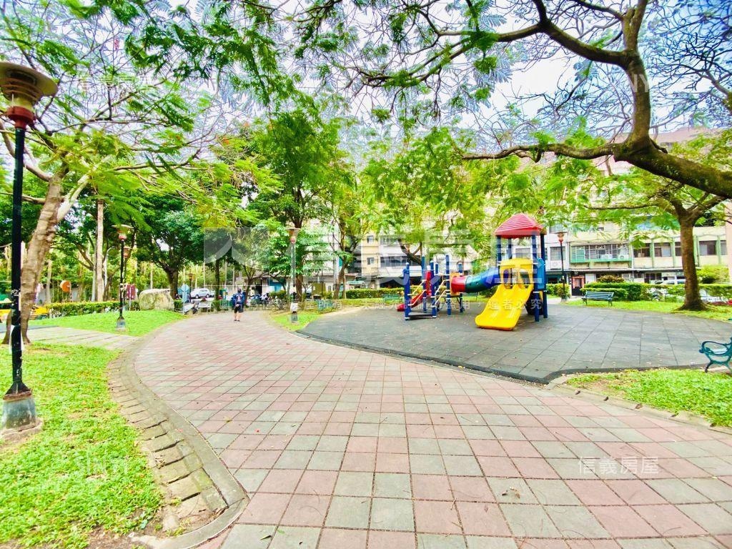 台北麗京三房有車位。綠園房屋室內格局與周邊環境