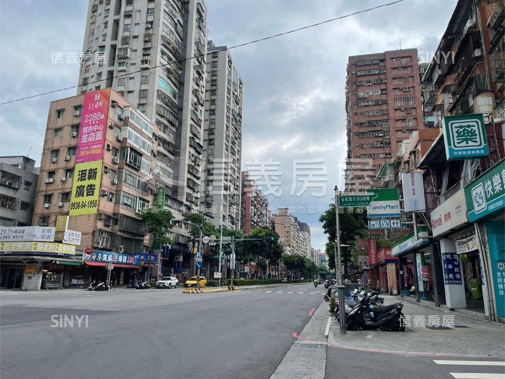 台北麗京三房有車位。綠園房屋室內格局與周邊環境