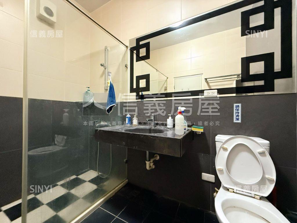 專任向上市場７米面寬店面房屋室內格局與周邊環境