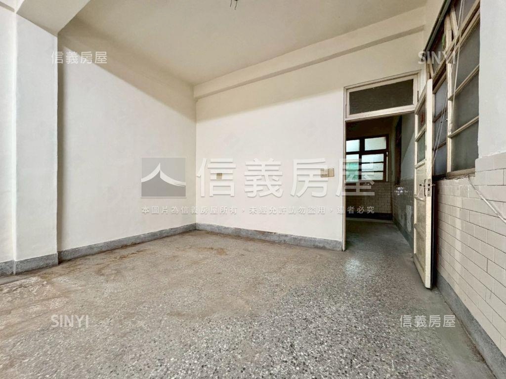 邊間低總價大地坪潛力透天房屋室內格局與周邊環境