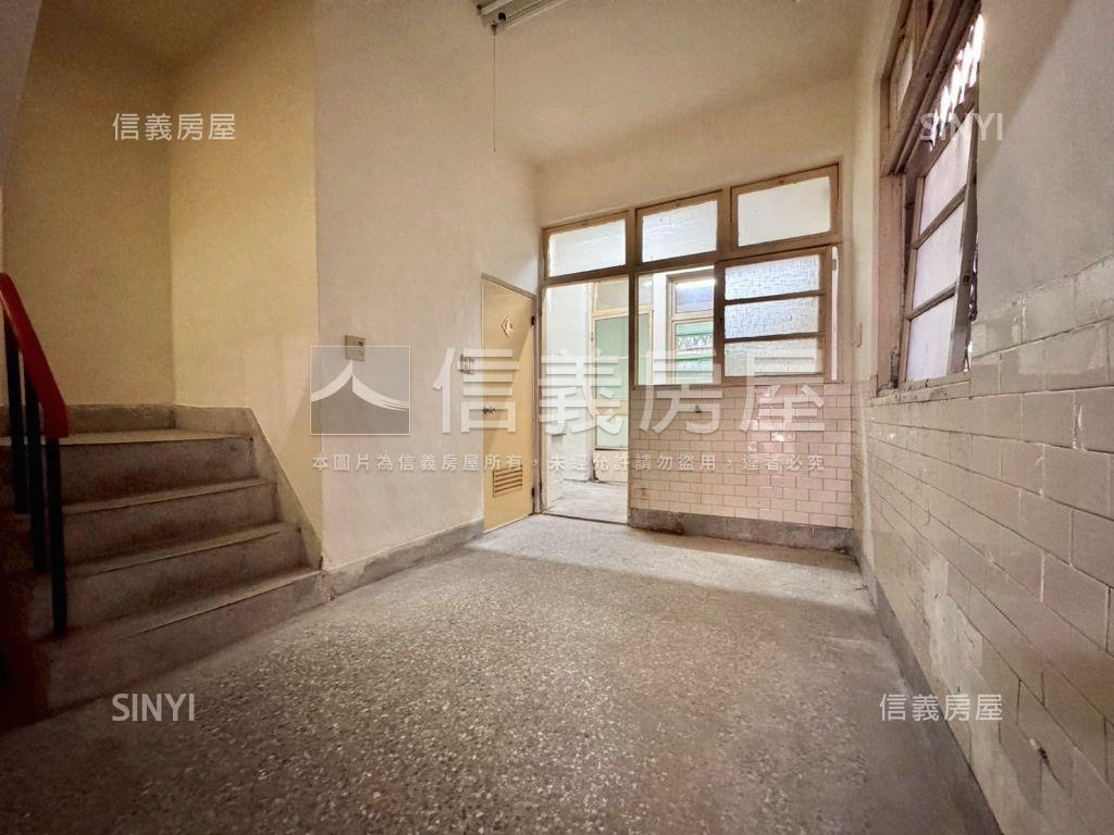 邊間低總價大地坪潛力透天房屋室內格局與周邊環境