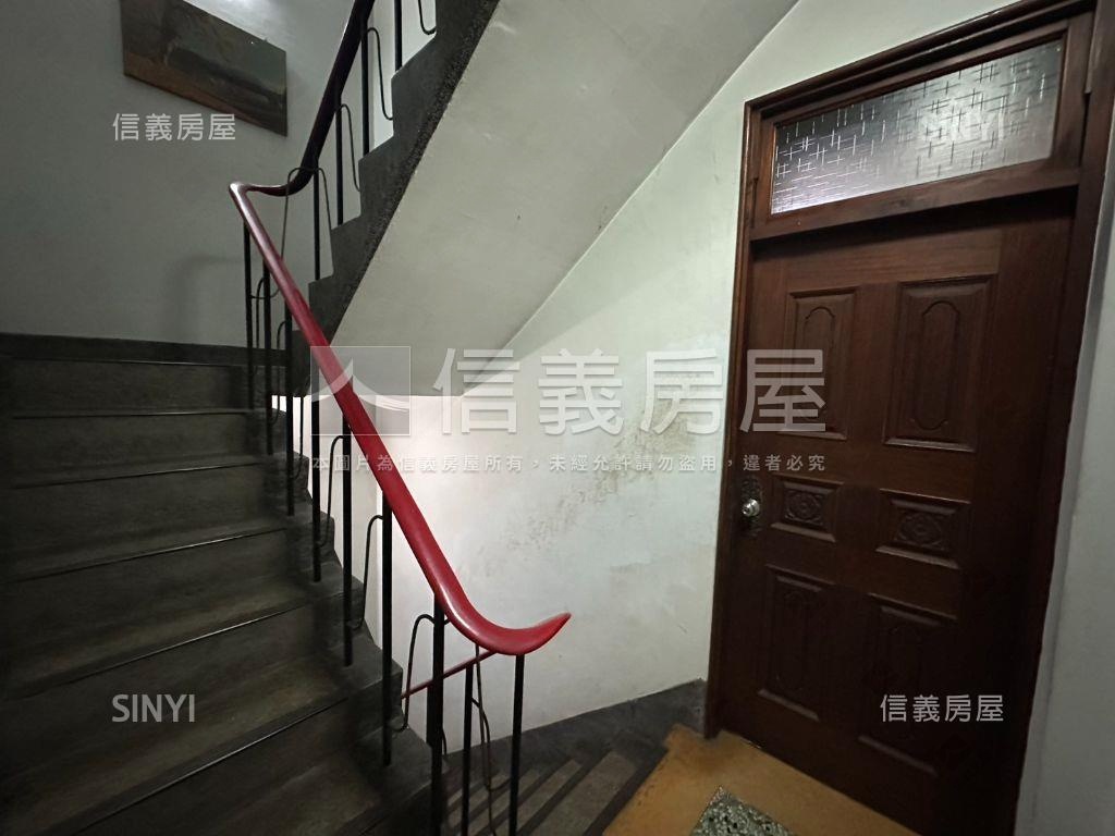 板橋府中商業區大透天房屋室內格局與周邊環境